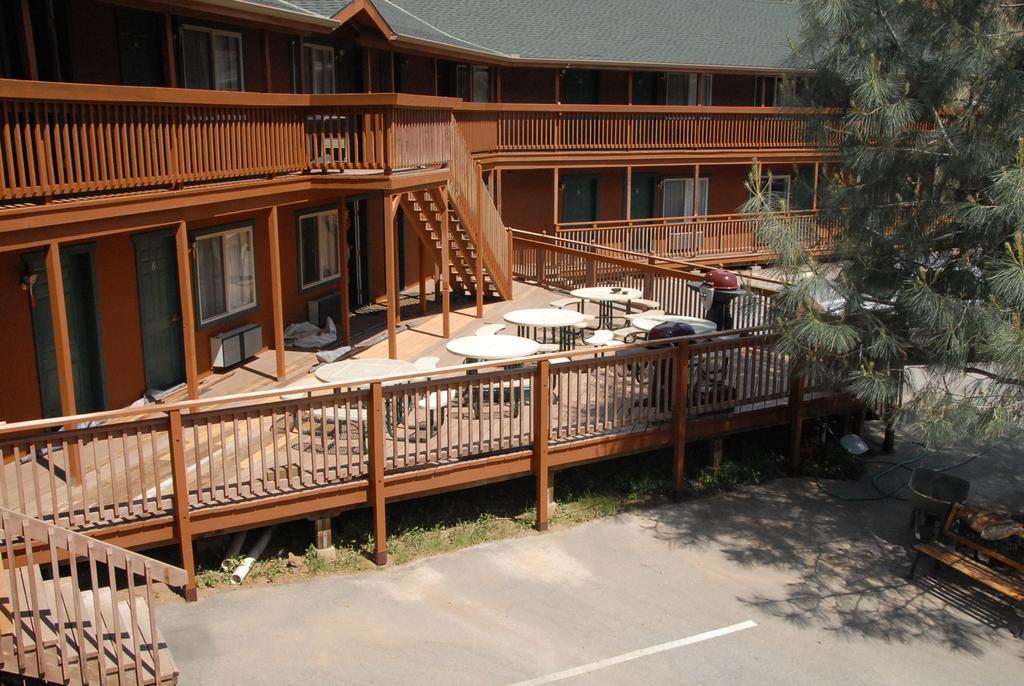 Corral Creek Lodge Кернвилл Экстерьер фото